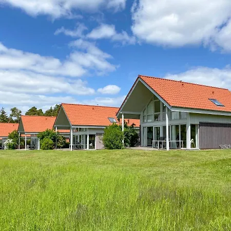 Holiday home Wiesengefluester W3 - Mit Fasssauna Und Garten, 300 M Zur Mueritz