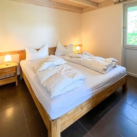 Holiday home Wiesengefluester W3 - Mit Fasssauna Und Garten, 300 M Zur Mueritz