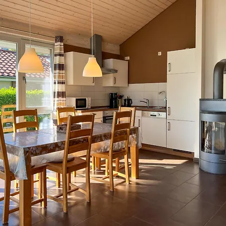 Holiday home Wiesengefluester W3 - Mit Fasssauna Und Garten, 300 M Zur Mueritz