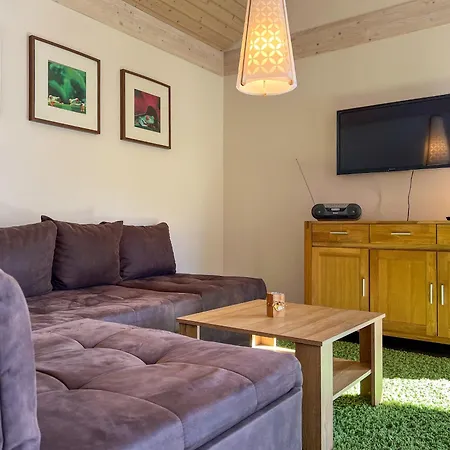 Holiday home Wiesengefluester W3 - Mit Fasssauna Und Garten, 300 M Zur Mueritz *