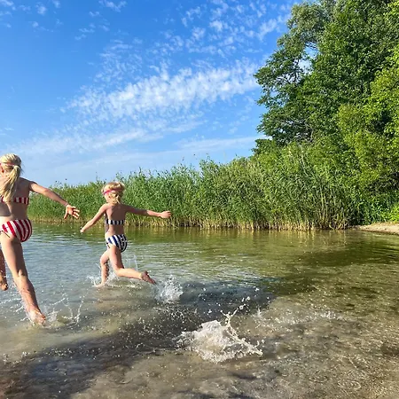 Casa vacanze Wiesengefluester W3 - Mit Fasssauna Und Garten, 300 M Zur Mueritz Röbel